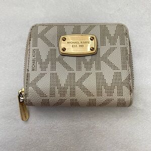 Michael Kors Small Zip Around Signature Bifold Wallet Vanilla L 4.5” W3.5”